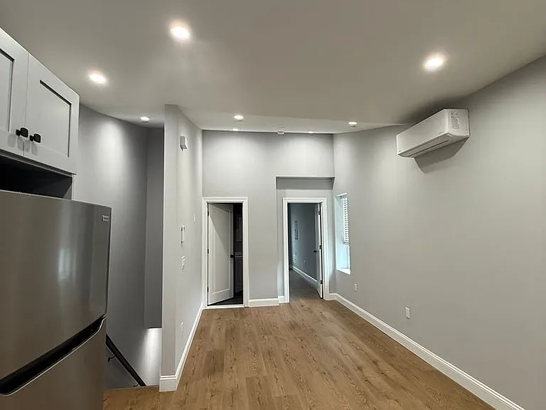 4722 Wellington St — Photo 3
