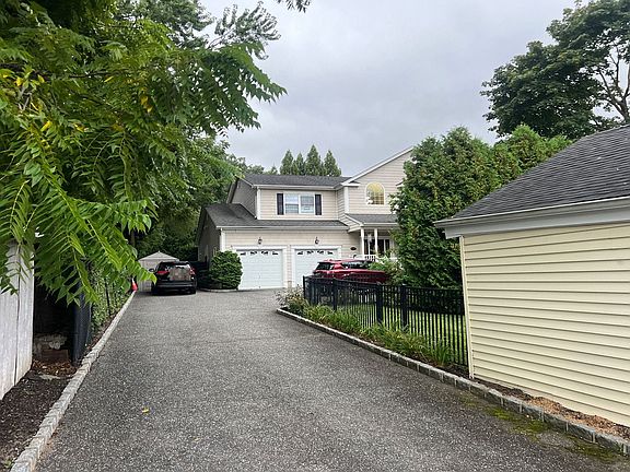4th image of 24 Stymus Ave
