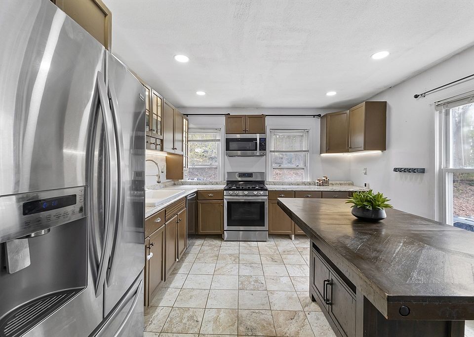 1st image of 43 Allen St