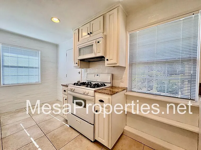 1480 N Mills Ave #BACK HOUSE — Photo 5