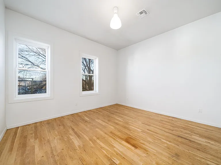386 Bergen Ave #1R — Photo 8