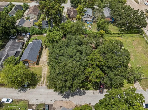 4705 Siegel St, Houston, TX 77009
