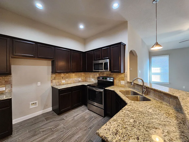 549 Creekside Frst — Photo 10