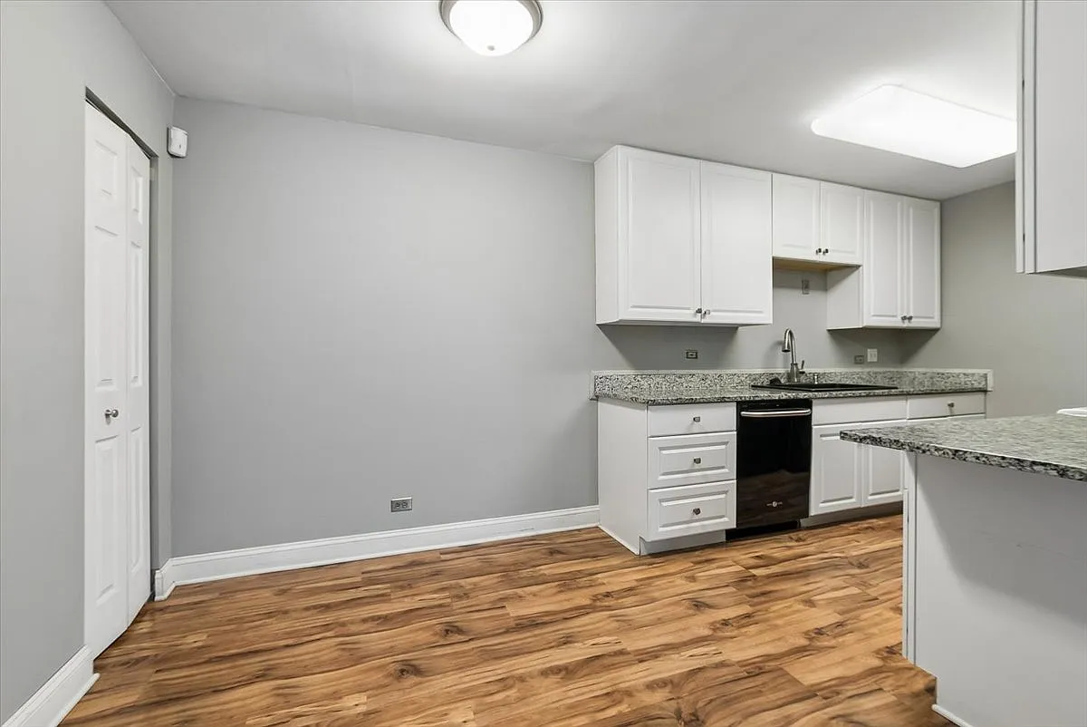 2 bed, 2.5 bath, 1903 sqft, $2,350 — Photo 4