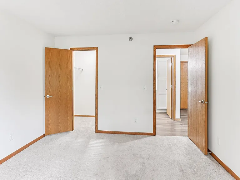 Vernon Oaks Apartments — Photo 43