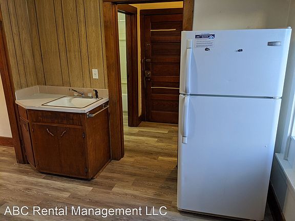 2nd image of 725 1/2 Werle Ave