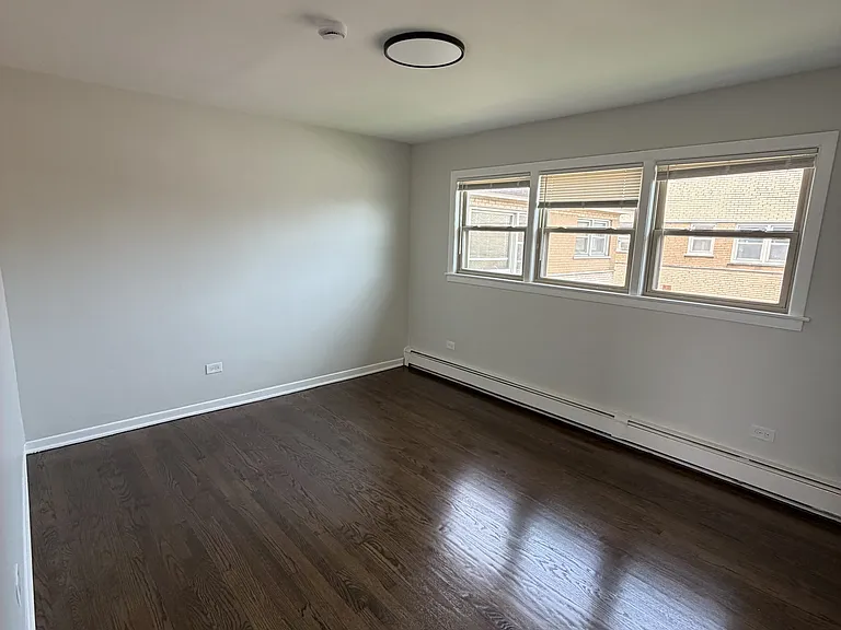 7810 S Escanaba Ave #1 — Photo 6