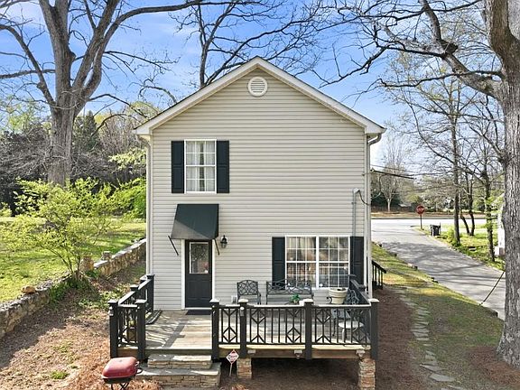 2nd image of 1326 Park Hill Dr