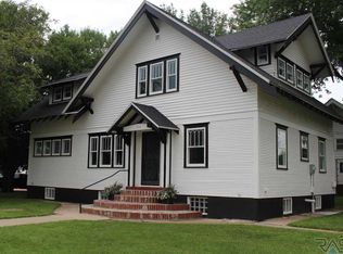 206 NE 2nd St, Colman, SD 57017