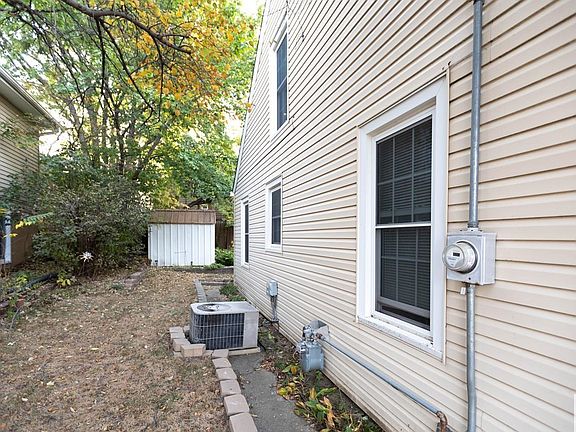 3rd image of 2134 Ross St