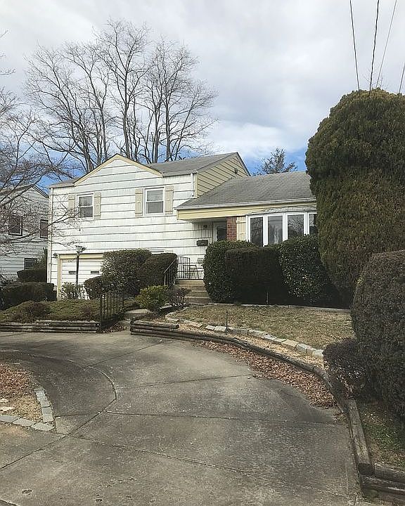 1st image of 275 Lincoln Ave