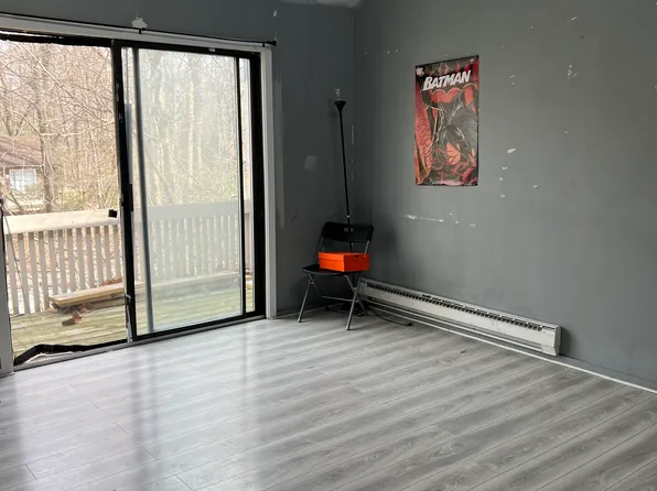 137 Ridge Dr, Tannersville, PA 18372