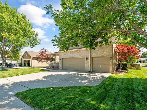 3rd image of 2208 NE Janessa Dr