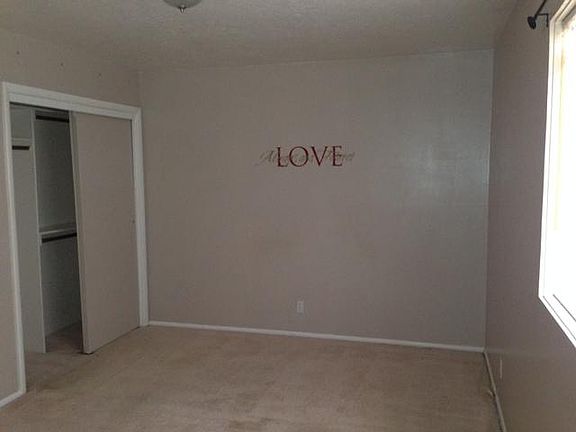 3rd image of 525 Parkway Cir