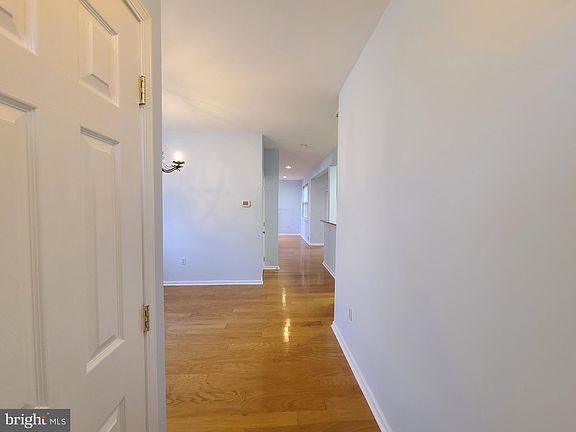 4th image of 16 Scarlet Oak Dr