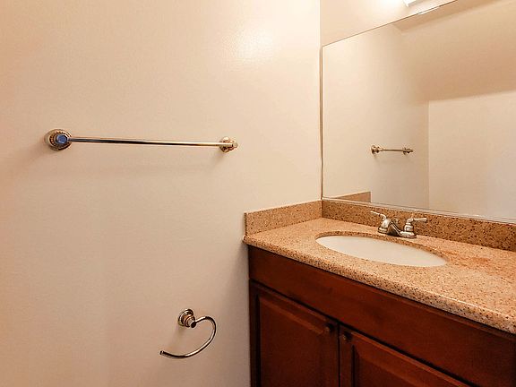 2nd image of 429 S Saint Andrews Pl #6