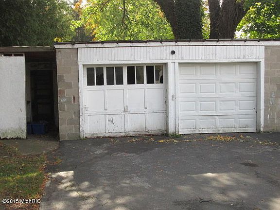 5th image of 11 Johnson St E