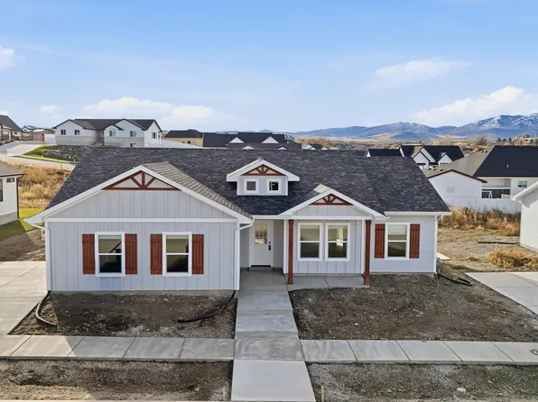 697 W 20 N, Hyrum, UT 84319