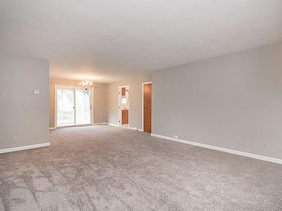 2nd image of 4560 Parkedge Dr