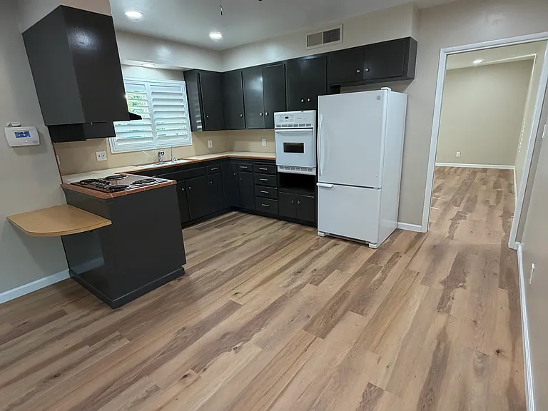 1416 S Church Ave — Photo 3