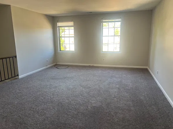 17 Harrington Ln #B, Sicklerville, NJ 08081