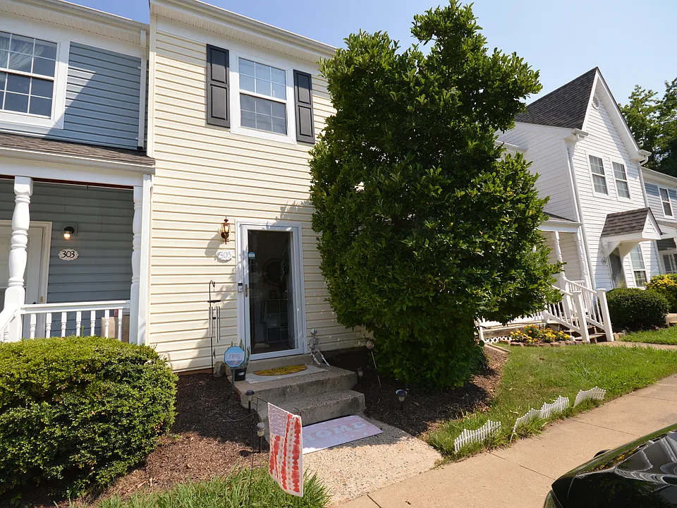 305 Surry Ln