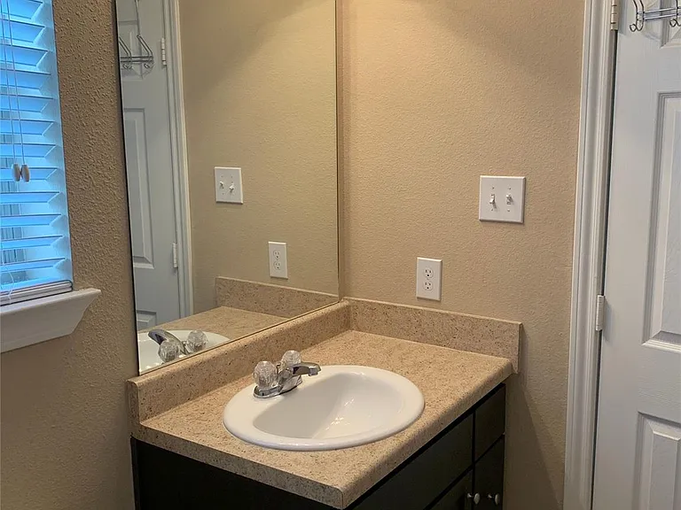 17038 Wilthorne Gardens Ct — Photo 20
