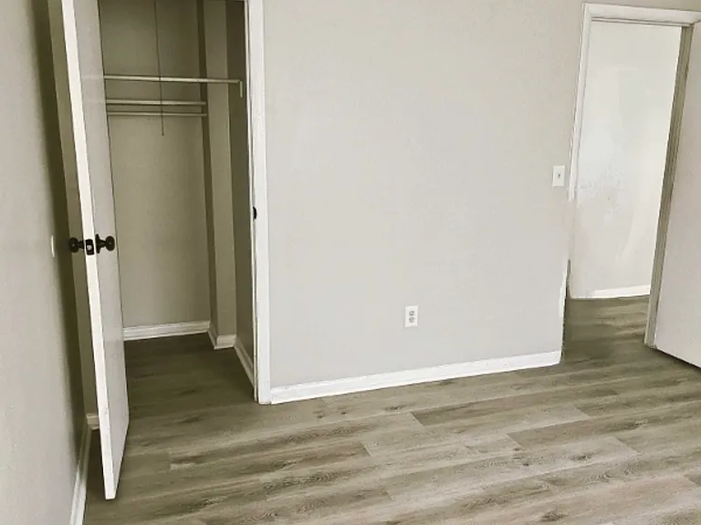 Avery Apartments — Photo 16