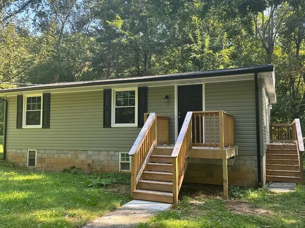 1027 Paint Bank Rd, Salem, VA 24153