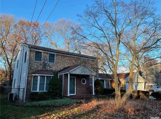 5 Cherry Ln, Lake Grove, NY 11755