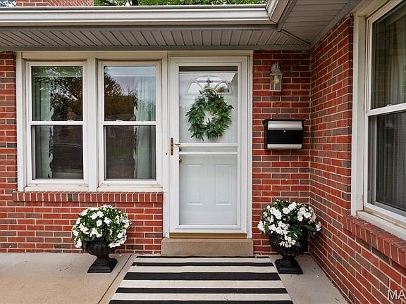 3rd image of 923 Glenbrook Ave