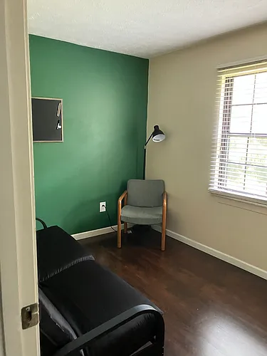 526 E Graham Pl Photo 1