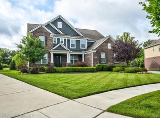 22502 Arcadia Blfs, South Lyon, MI 48178