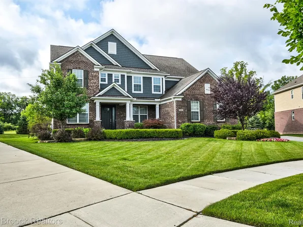22502 Arcadia Blfs, South Lyon, MI 48178