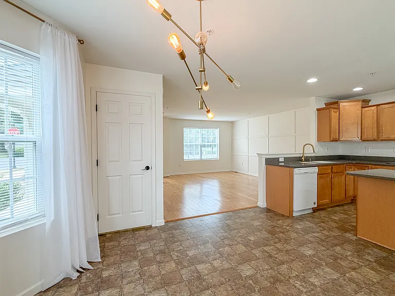 900 Cadwell Ln — Photo 15