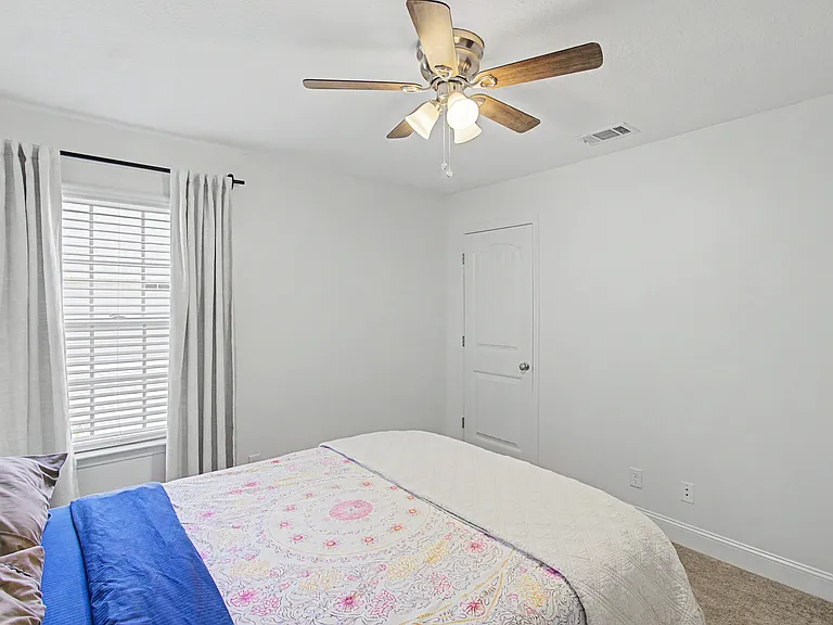 906 Rachel Ln — Photo 18
