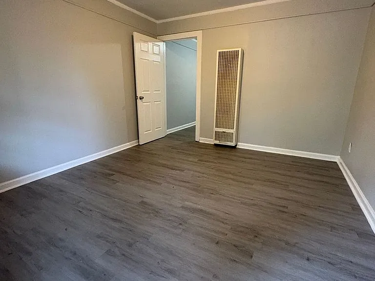 2077 Lowell Ave — Photo 2