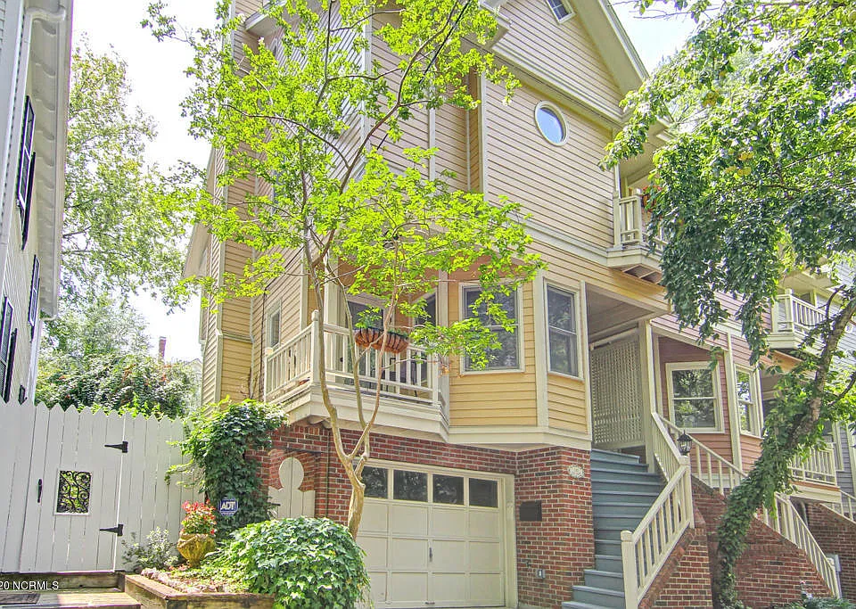 110 Ann St