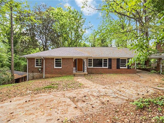 2nd image of 668 Lynn Cir SW