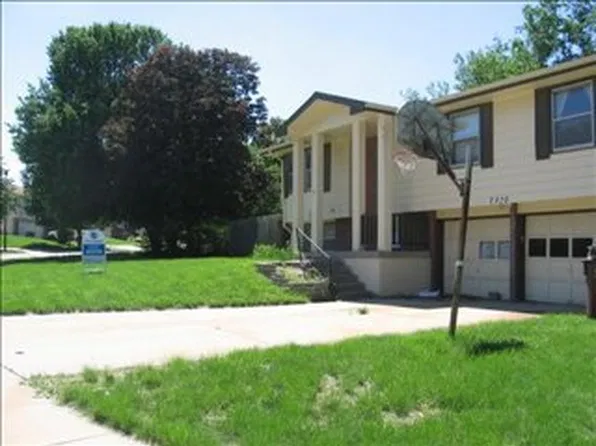 7310 Yosemite Dr, Lincoln, NE 68507