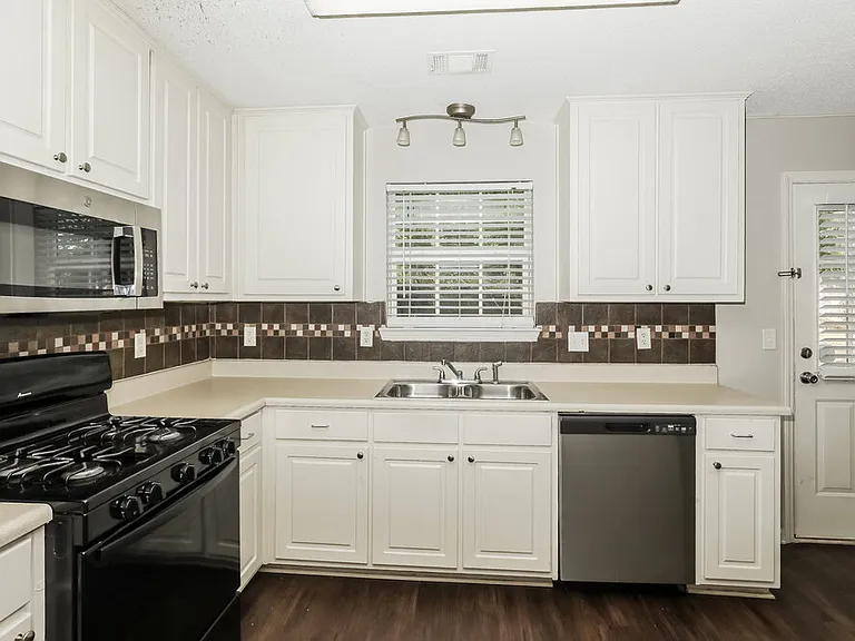 504 Wyntuck Dr — Photo 8