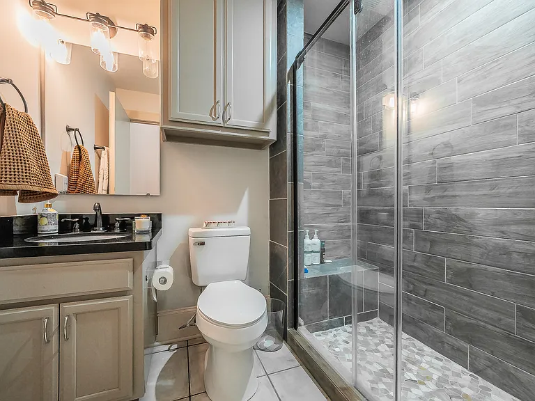 3911 Gilbert Ave #G — Photo 8