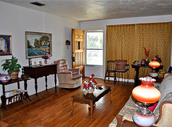 4th image of 219 Camellia Cir