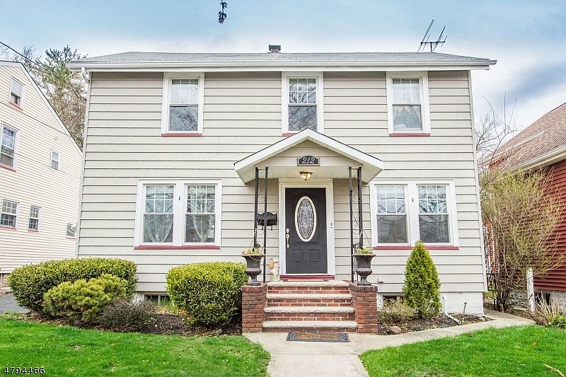 1st image of 212 Grant Ave