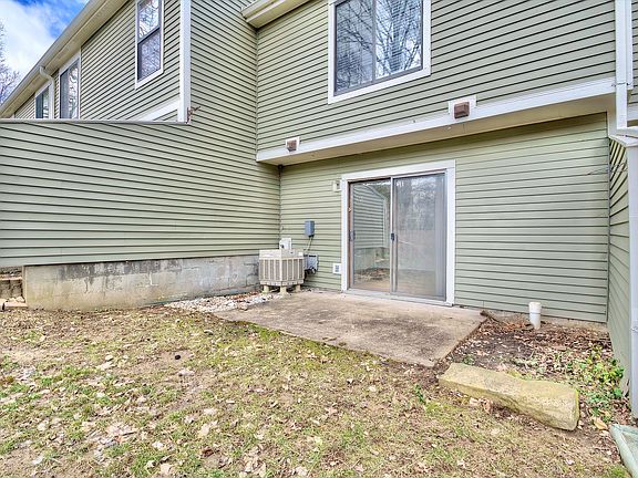 5th image of 279 Saxony Dr