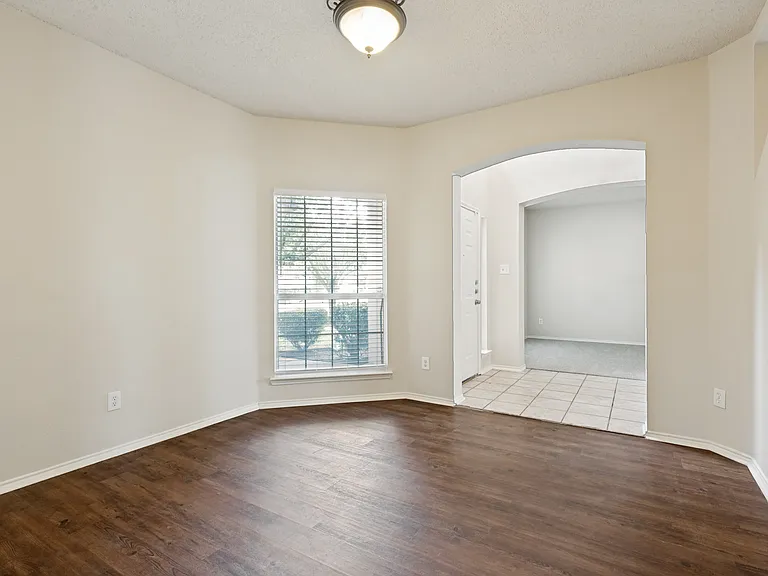 732 Fox Run Trl — Photo 2