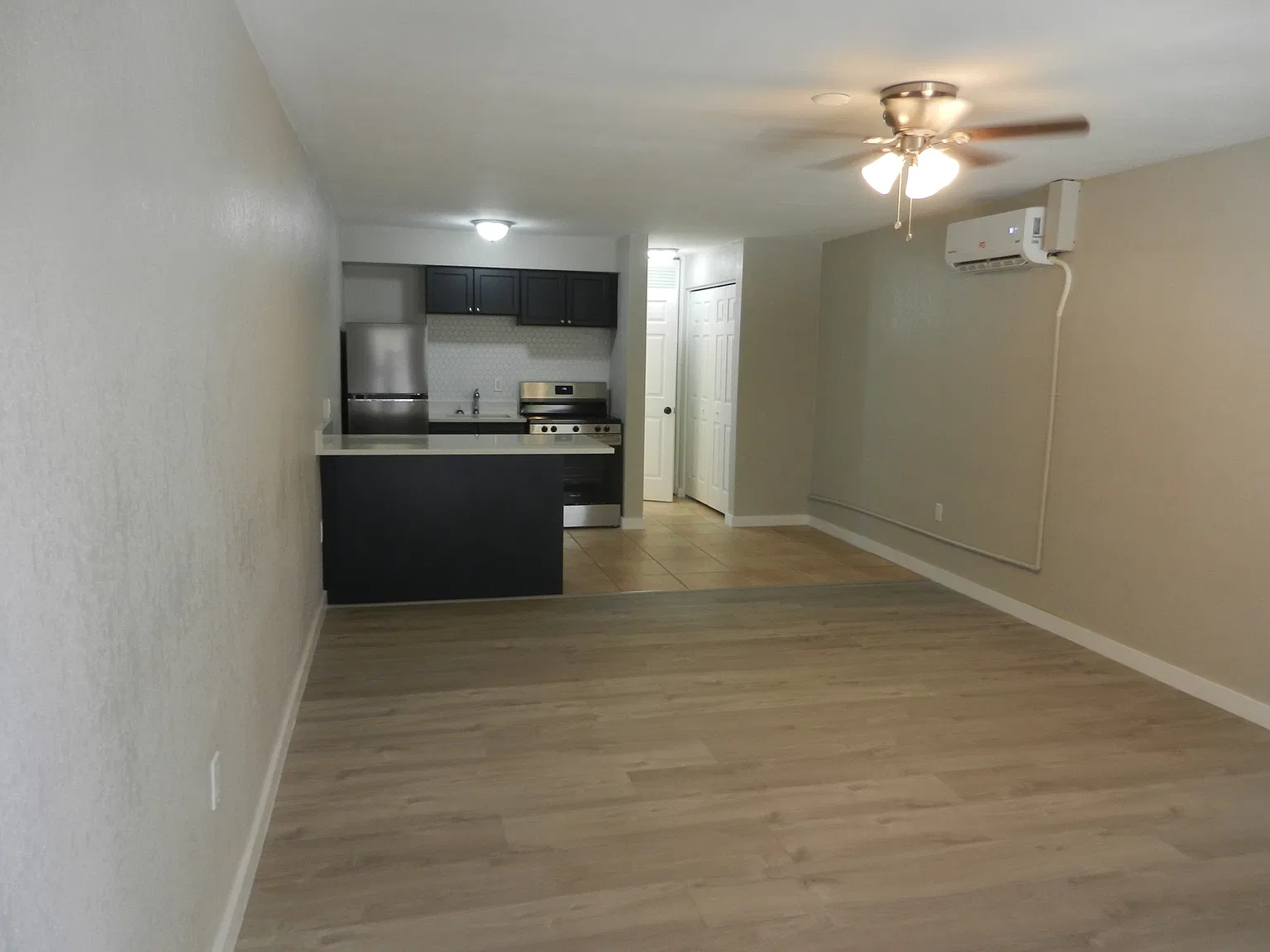 Studio, 400 sqft, $1,200 — Photo 2