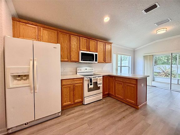 4th image of 5695 SW 39th St