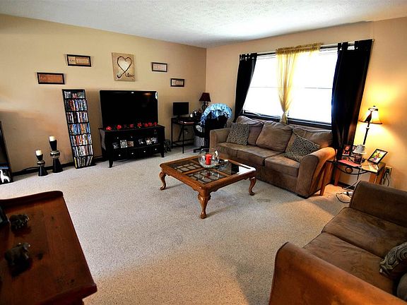 5th image of 128 Kathleen Dr