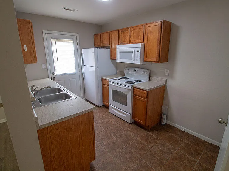 1401 Bodie Dr — Photo 7